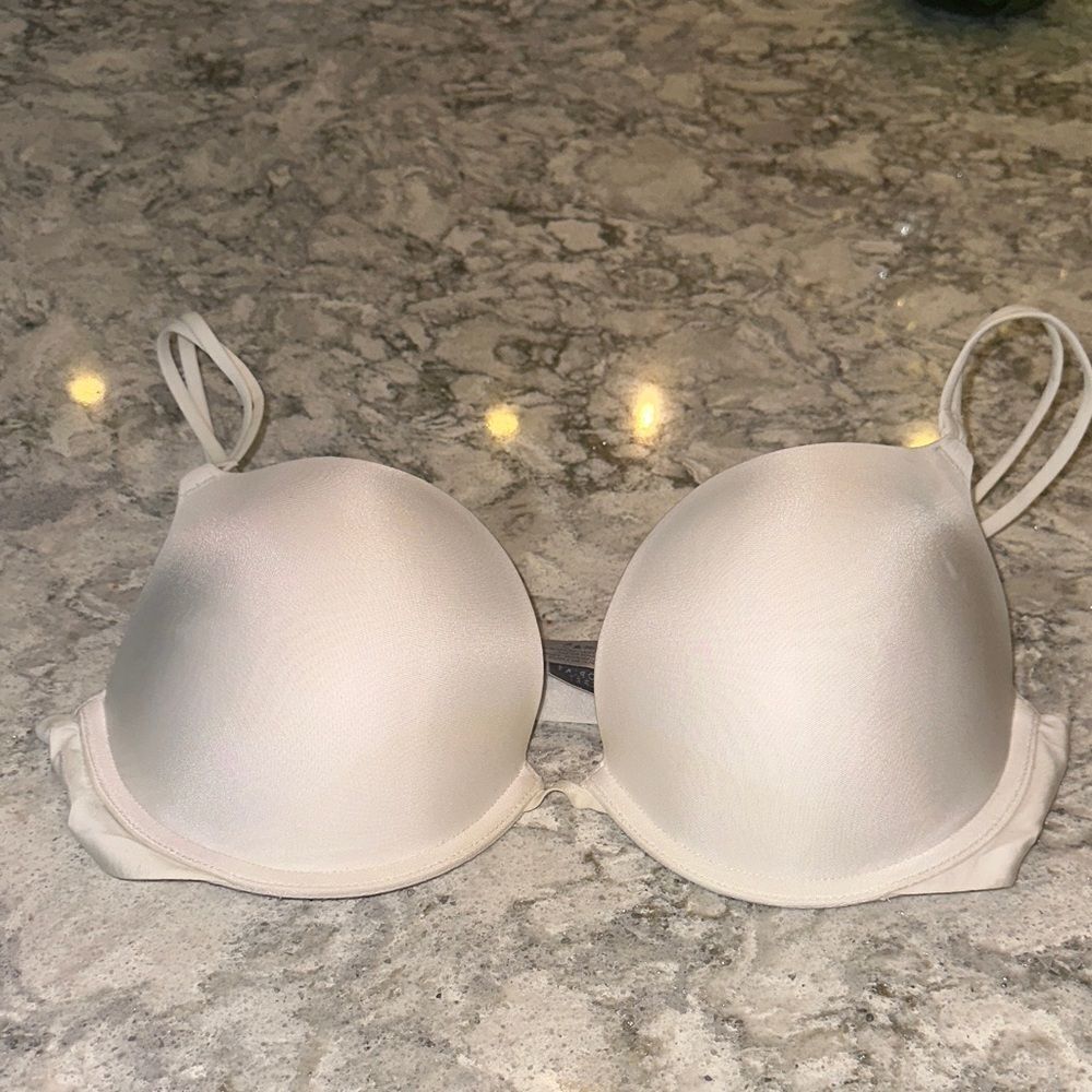 Victoria's Secret Elegant White Bra